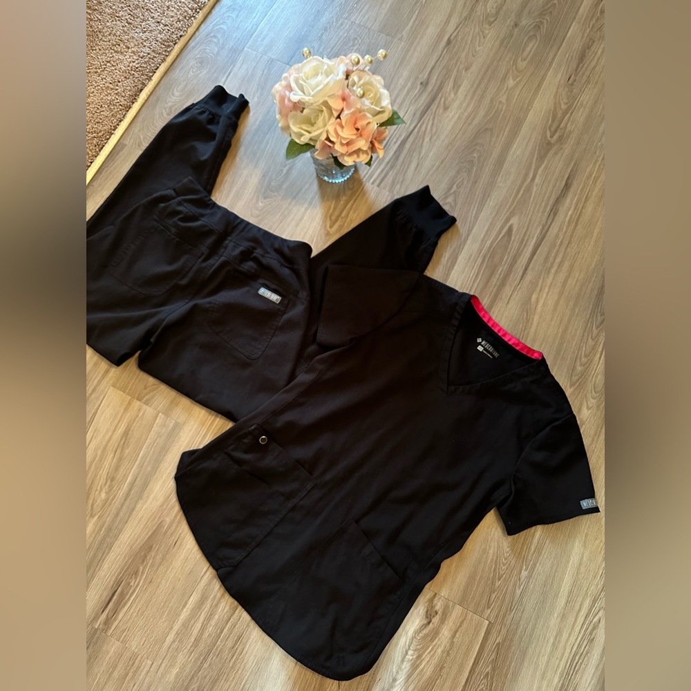 XS black MED COUTURE scrub set/jogger style